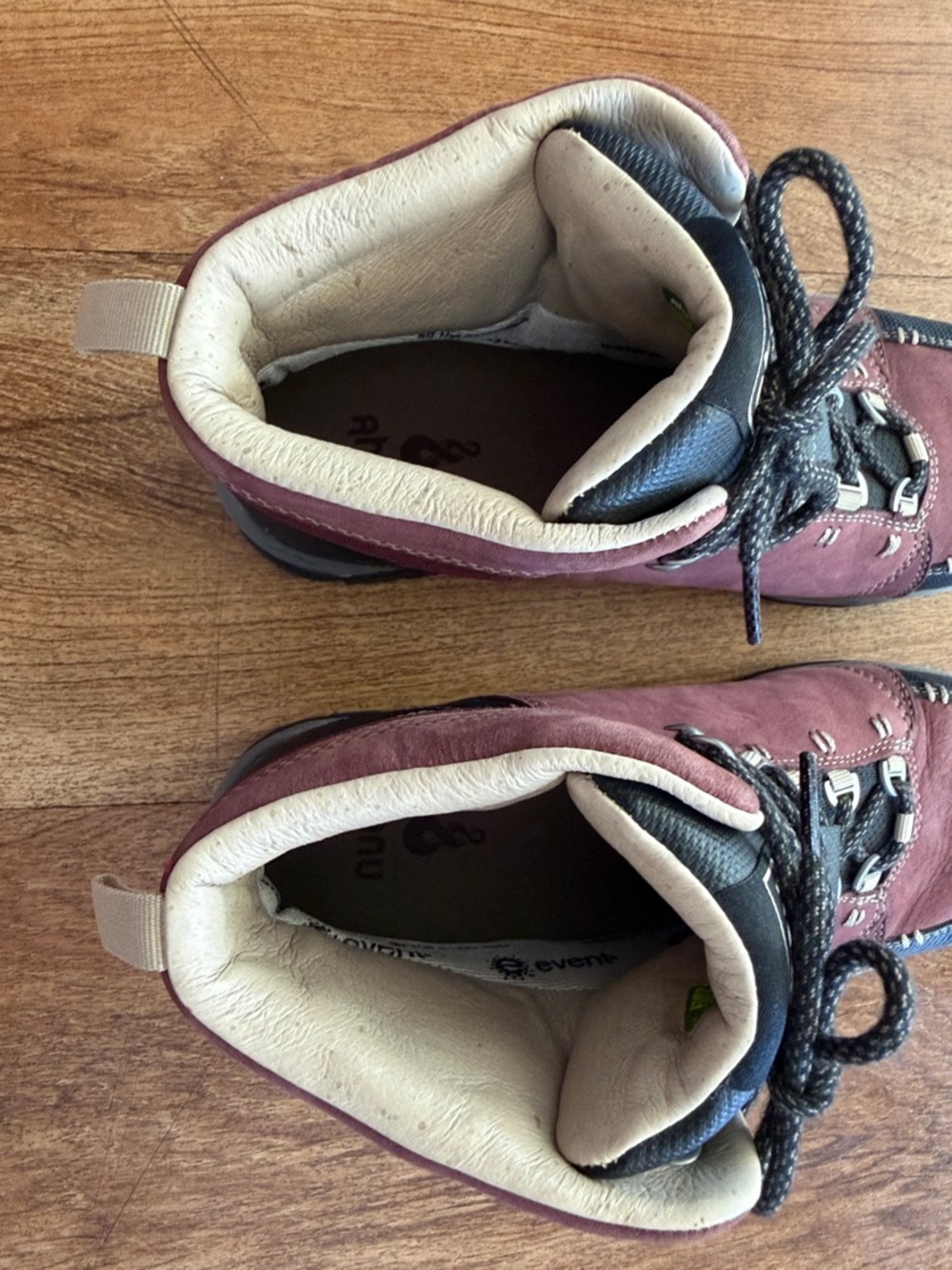 AHNU Montara Hiking Boots - Picture 4 of 7